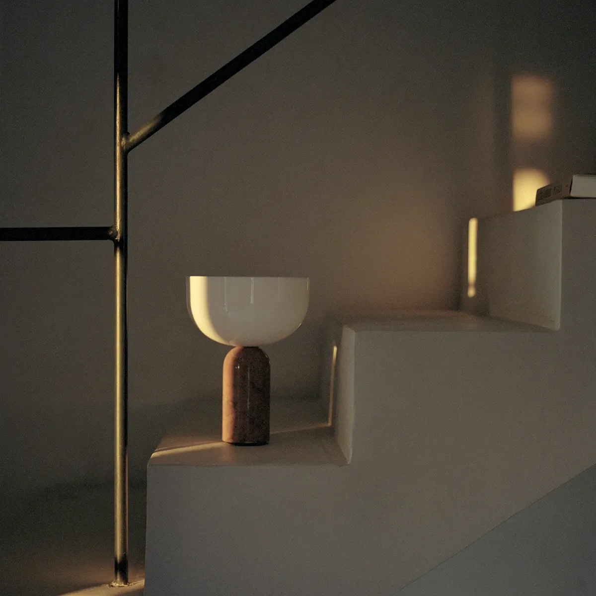Kizu Bærbar bordlampe Breccia Pernice