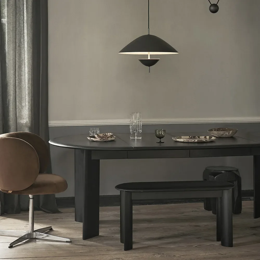 Bevel Spisebord 117-217x117 cm - Black Oiled Beech