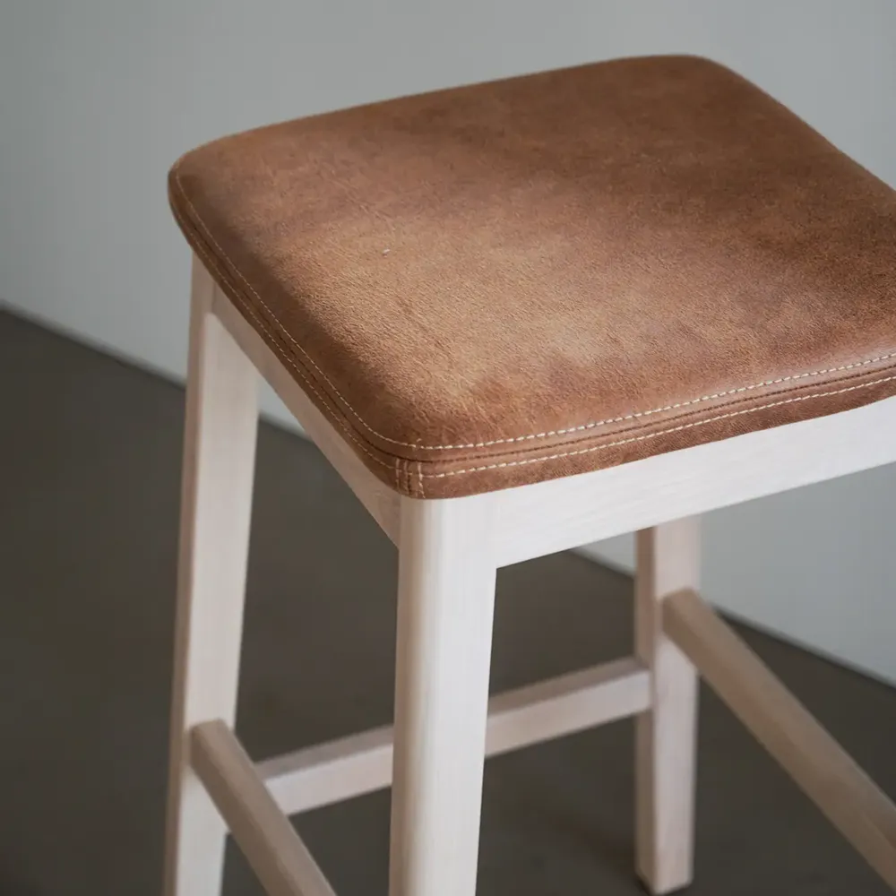 Livermore barstol hvid pigmenteret eg/læder