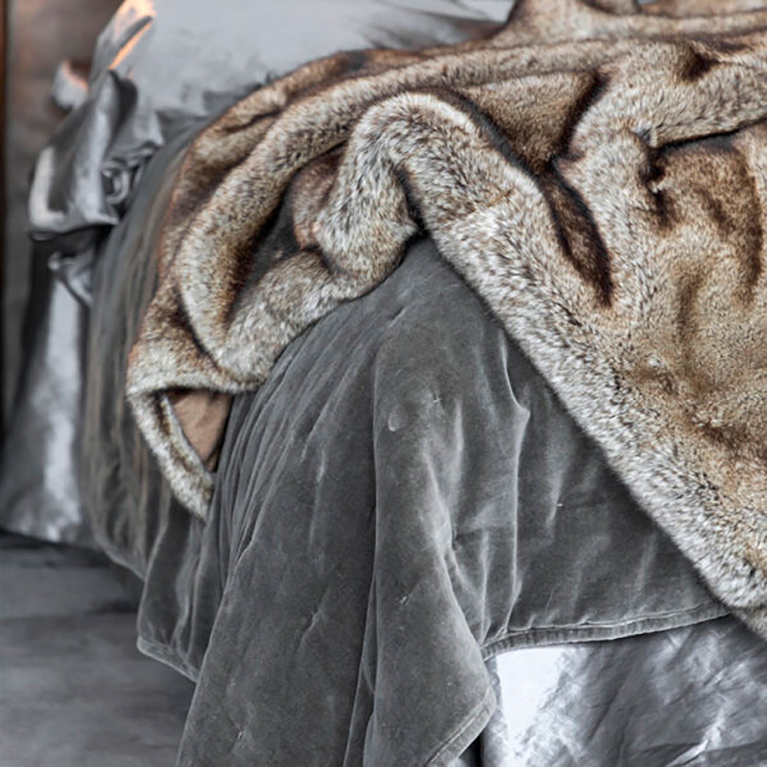 Santana Sengetæppe 160x260 Washed Taupe Artwood