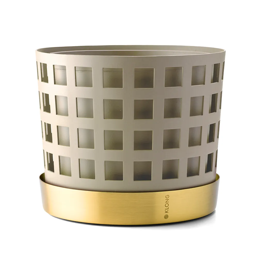Klong, Trio square medium beige rustfrit stål fad i messing