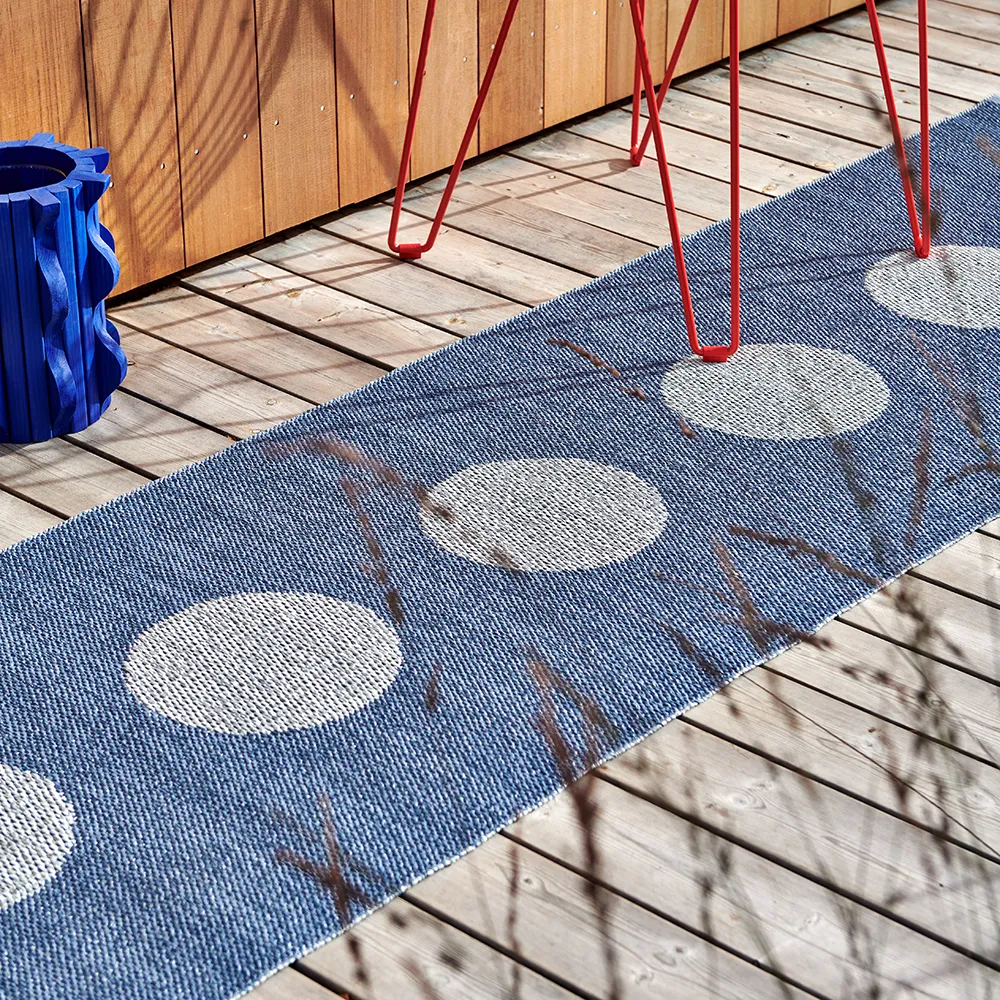 Vera Pop tæppe River Blue/Blue Fog 70 x 200cm