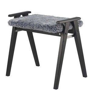 Alme Stool Sortbejdset eg/fåreskind lysegrå