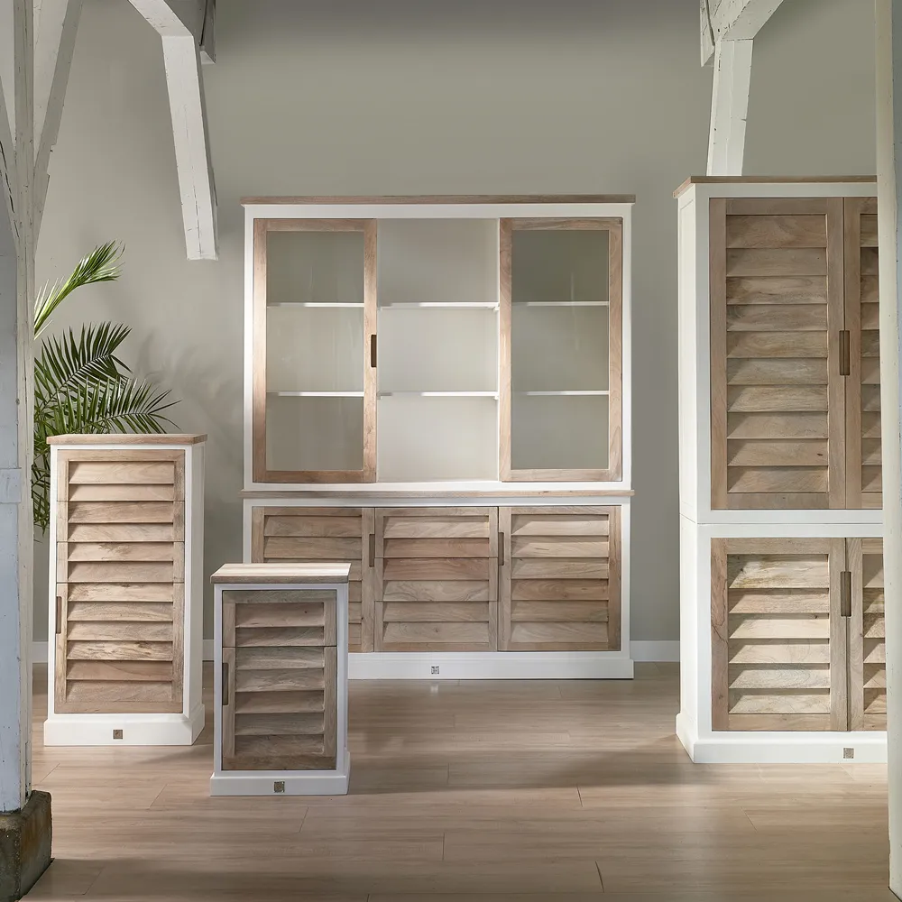  Pacifica garderobeskab