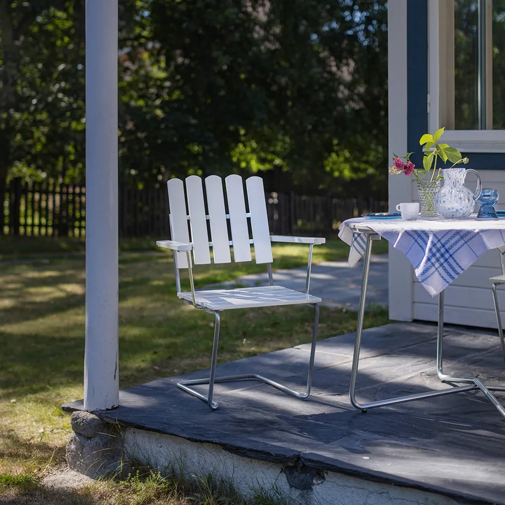 A2 Lænestol Hvidlakeret Eg/Varmgalvaniseret Understel Grythyttan Stålmöbler