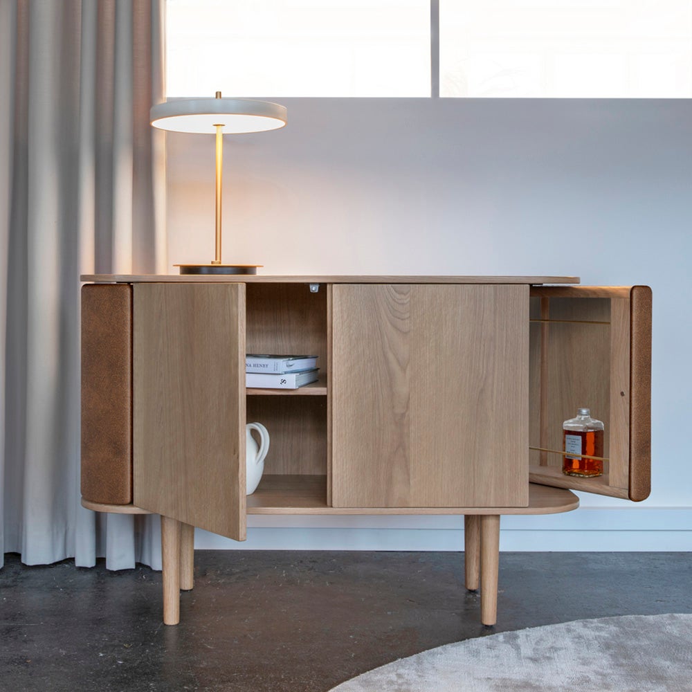 Treasures skab med 2 låger, egetræ/brown faux leather