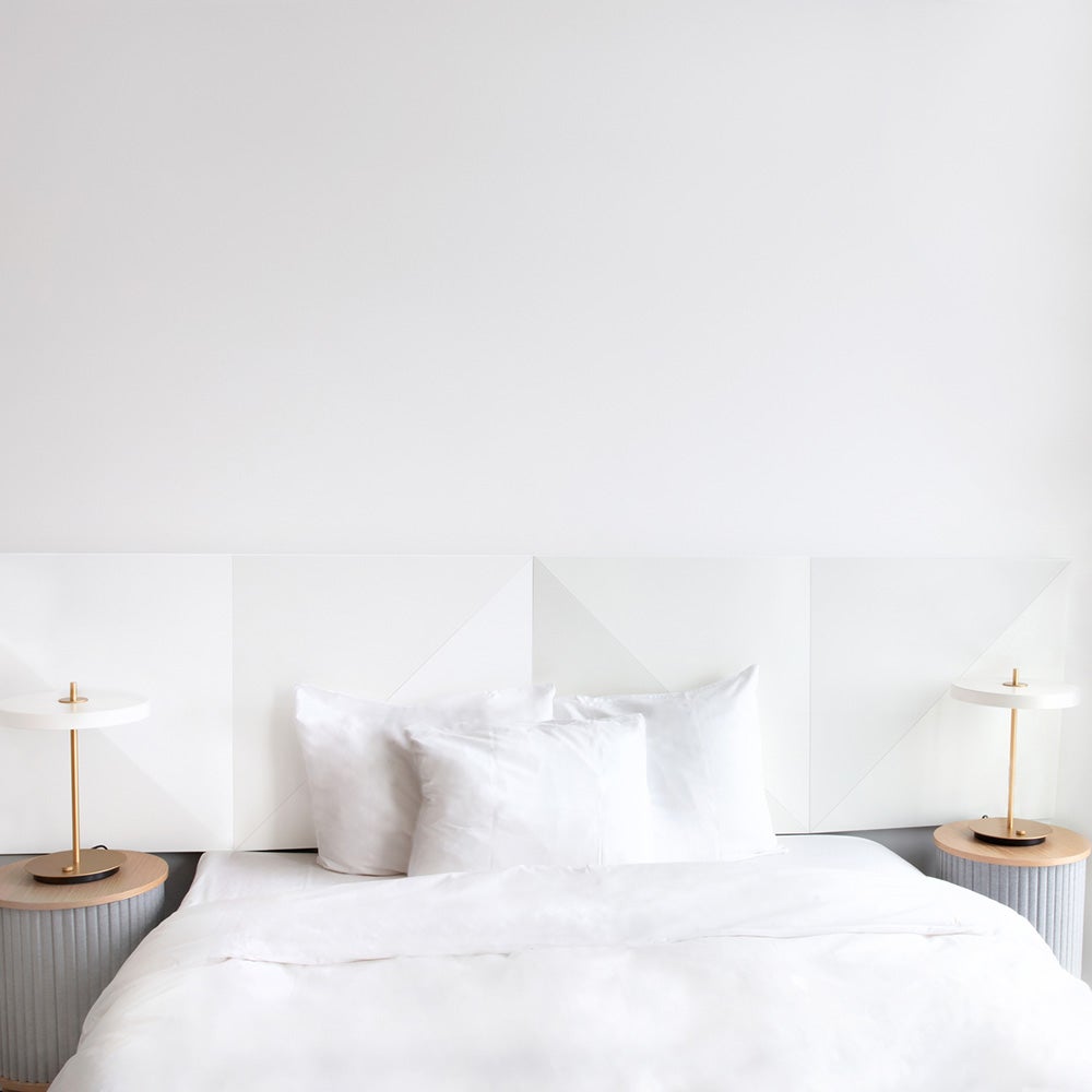 Audacious sidebord i egetræ/Sterling