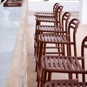 Bliss barstol, stabelbar Desert red, aluminium