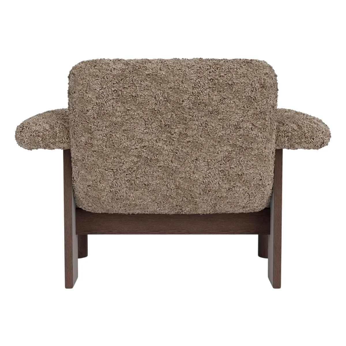 Brasilia loungestol helbetrukket, lav ryg, firbenet stel, mørkbejdset massiv eg, Sheepskin Nevotex Sahara