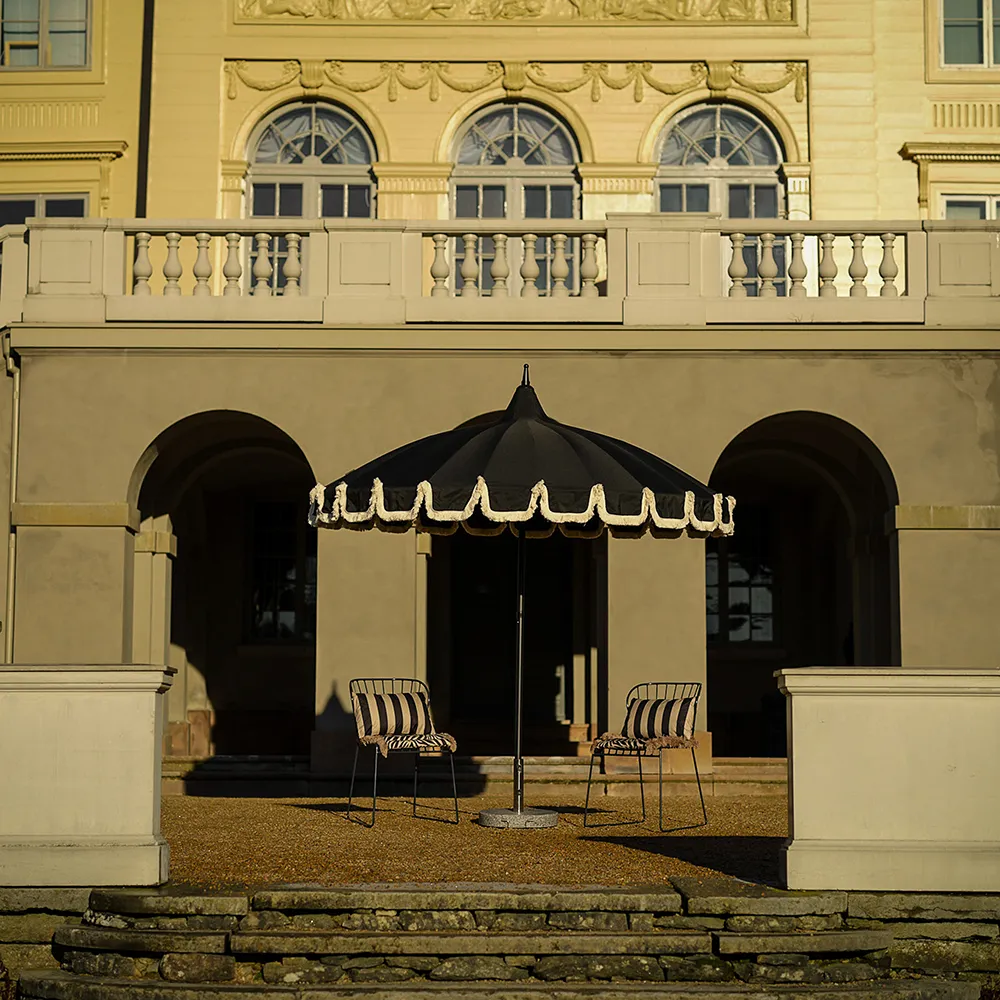 Parasol med frynser Ø240 cm Sort