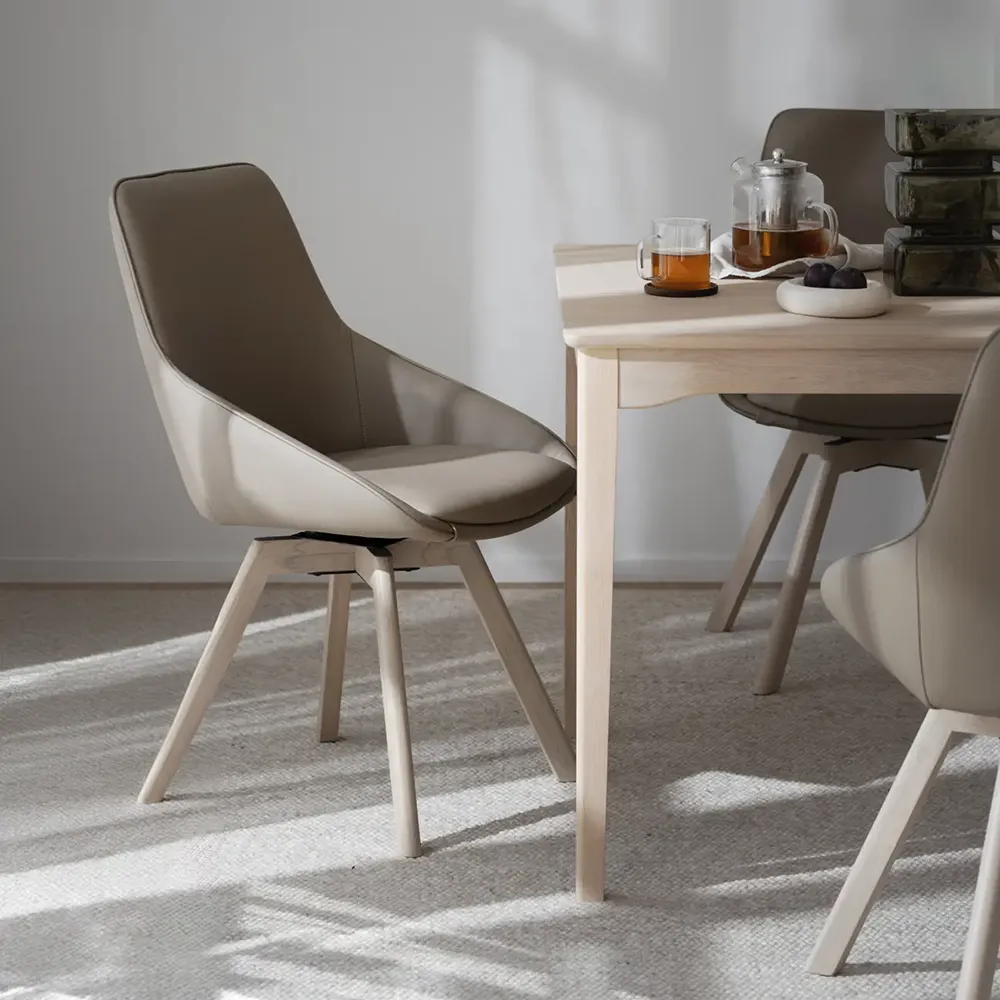 Alison stol beige læder/hvidpigmenterede ben i eg