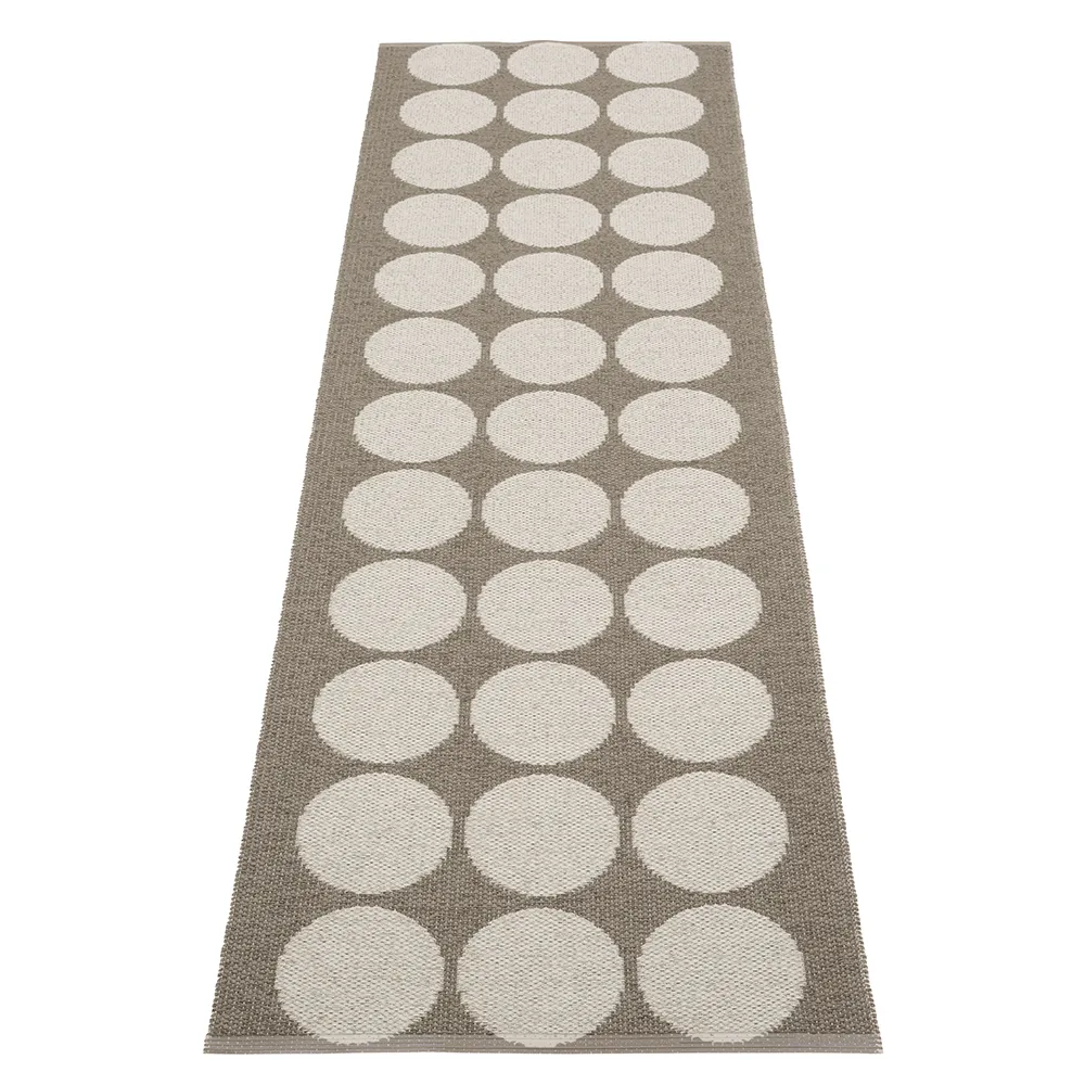 Pappelina, Hugo taeppe Walnut/ Linen 70 x 240 cm
