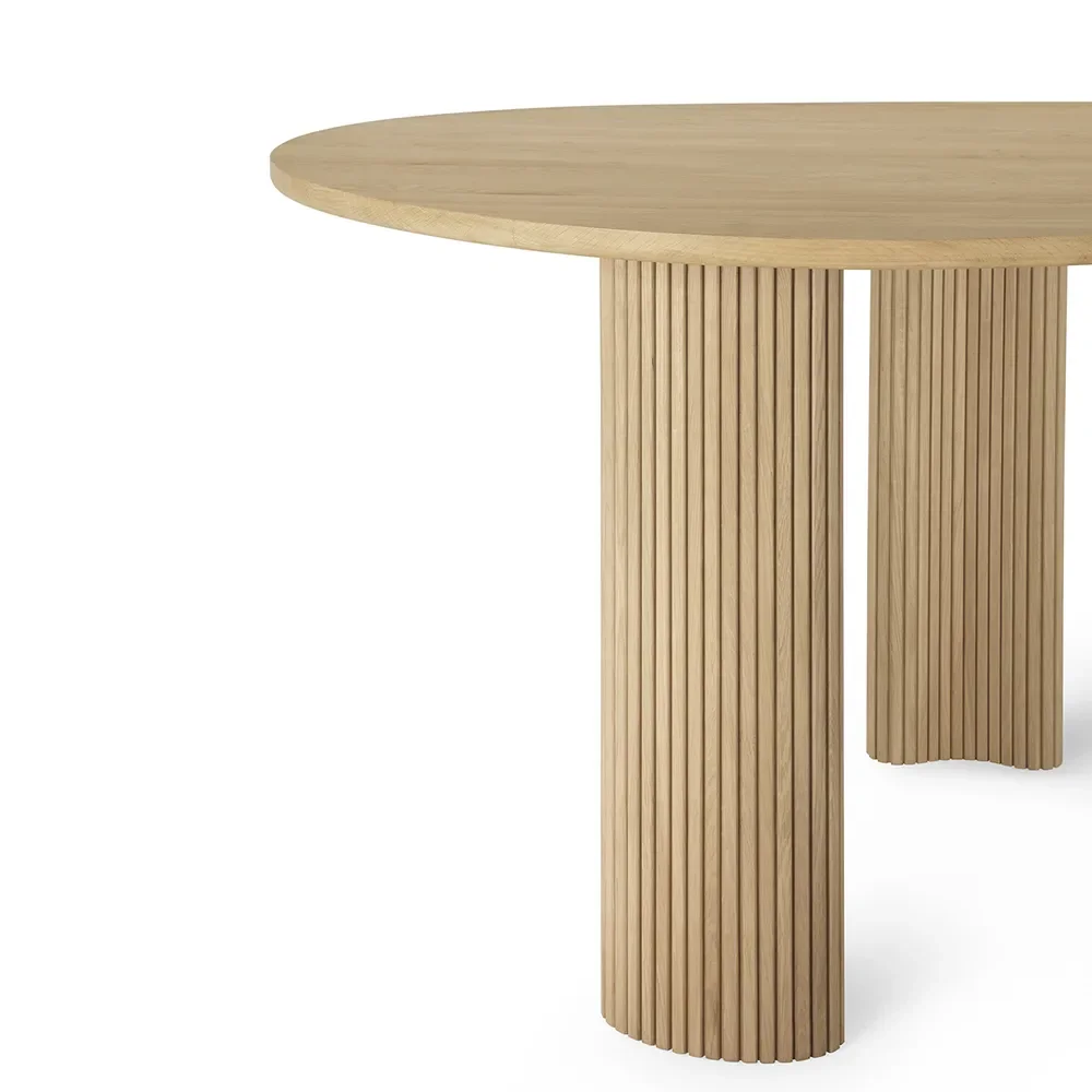 Skrivebord i lakeret eg Boomerang 200x100 cm