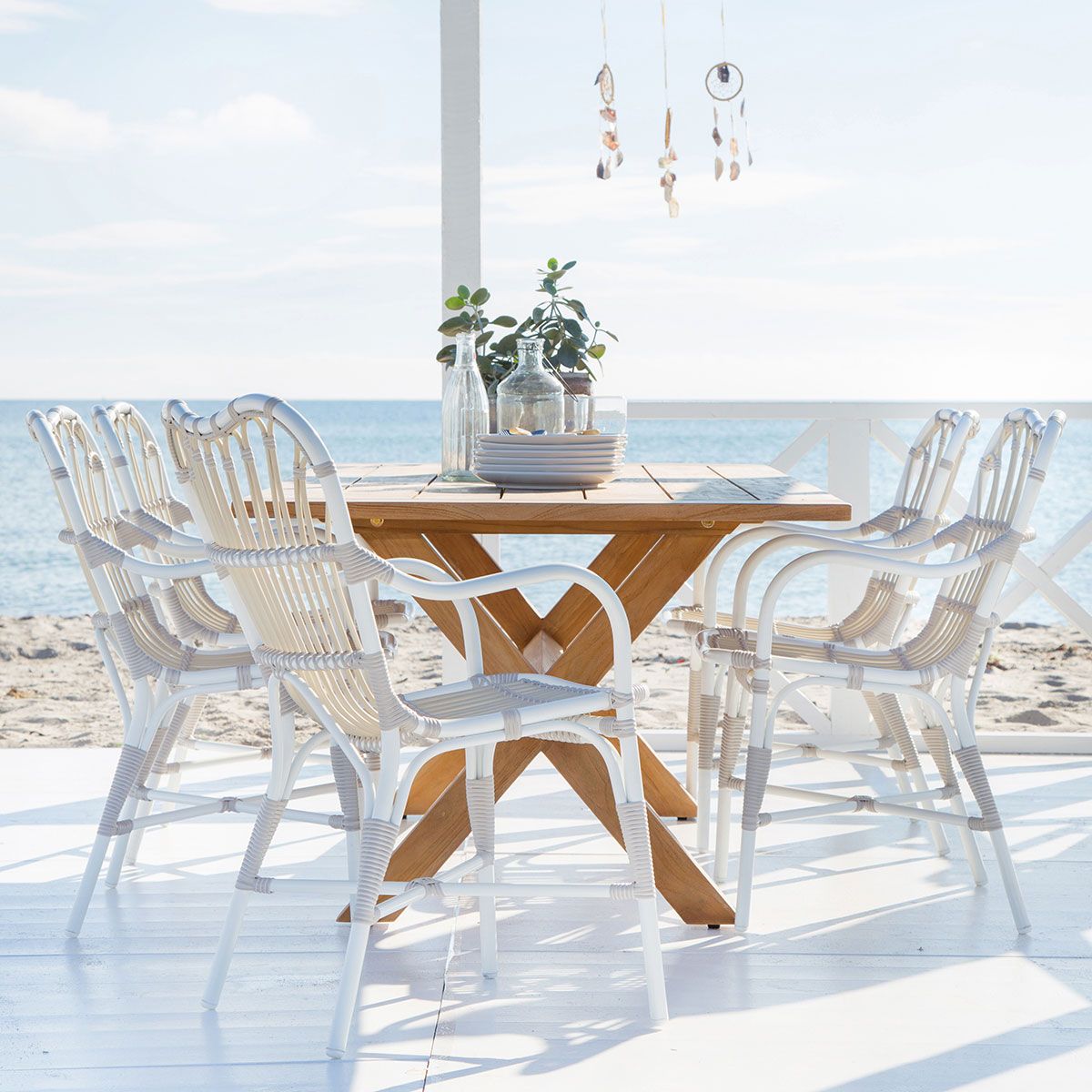 Margret armlænsstol i hvid / beige kunstflet