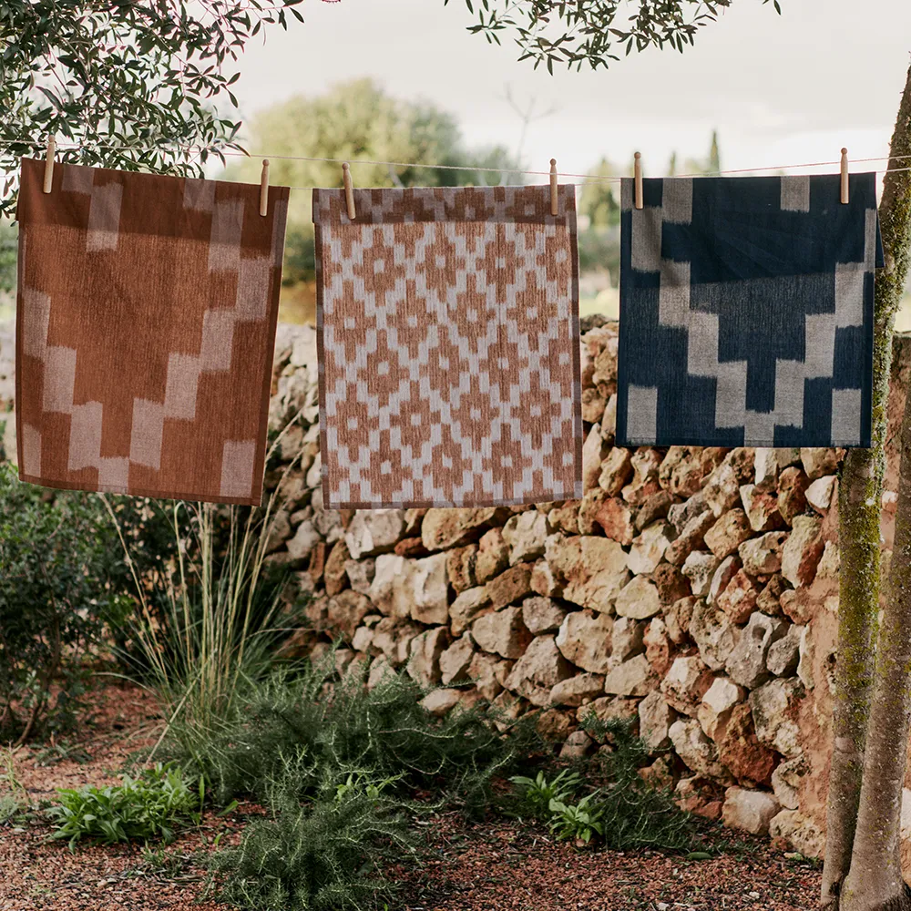 Ikat Viskestykke - Ink Blue/Parchment