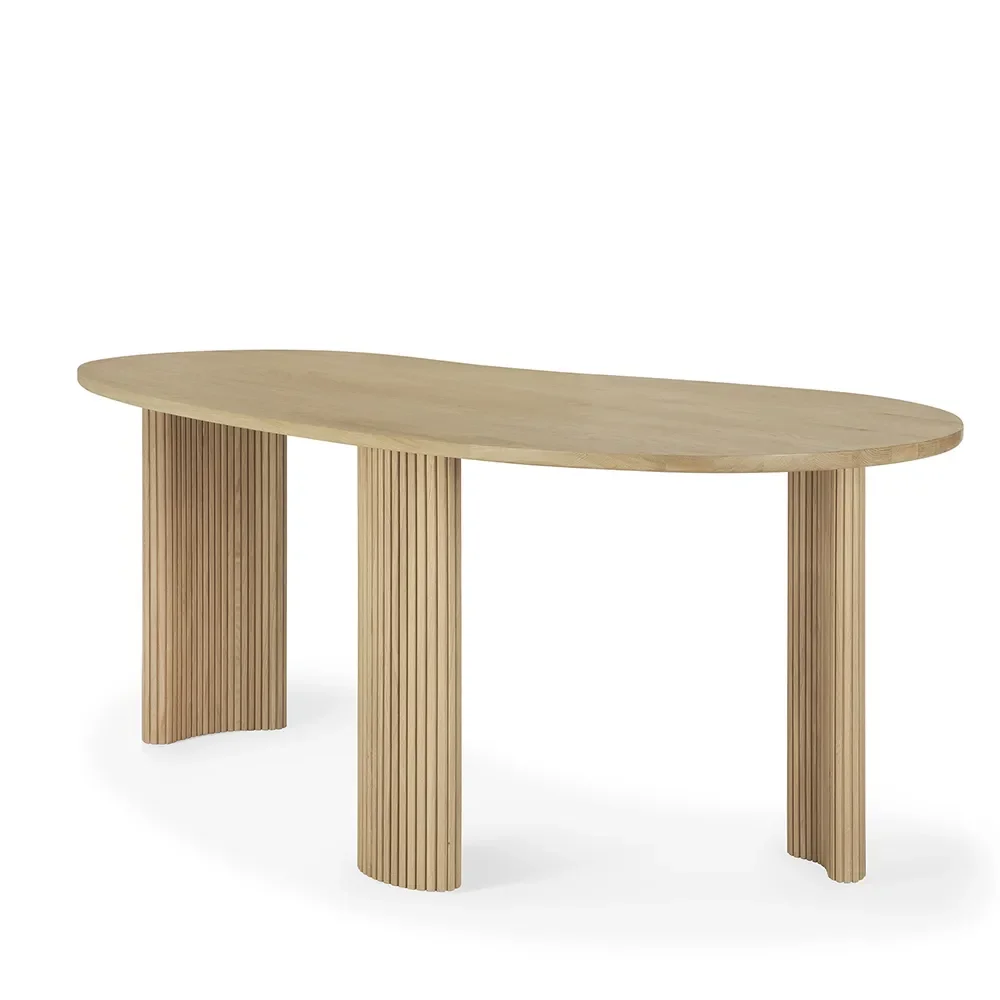 Ethnicraft, Skrivebord i lakeret eg Boomerang 200x100 cm