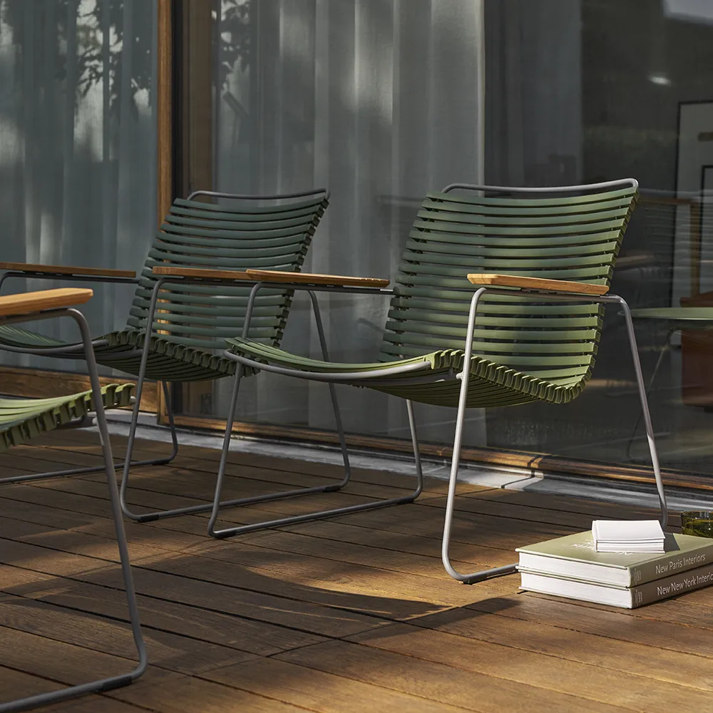 Click Roomy lounge chair Dusty Light blue. Frame: Grey. Armrest: Bam