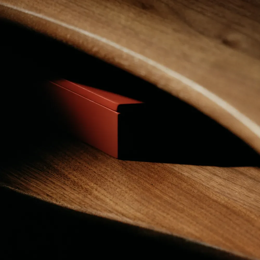 Aflastningsbord i Valnød Feve