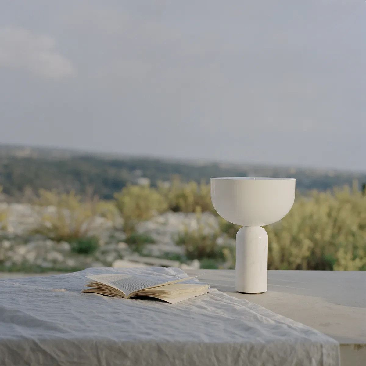 Kizu Bærbar bordlampe Hvid Marble