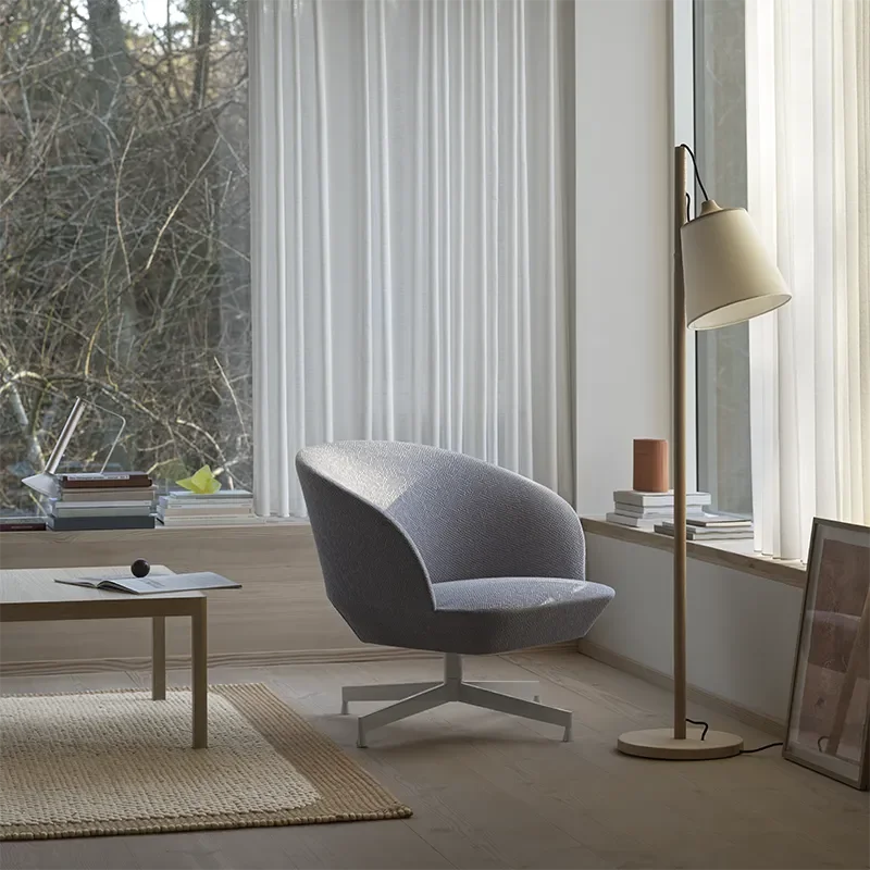 Pull gulvlampe - Eg/Hvid