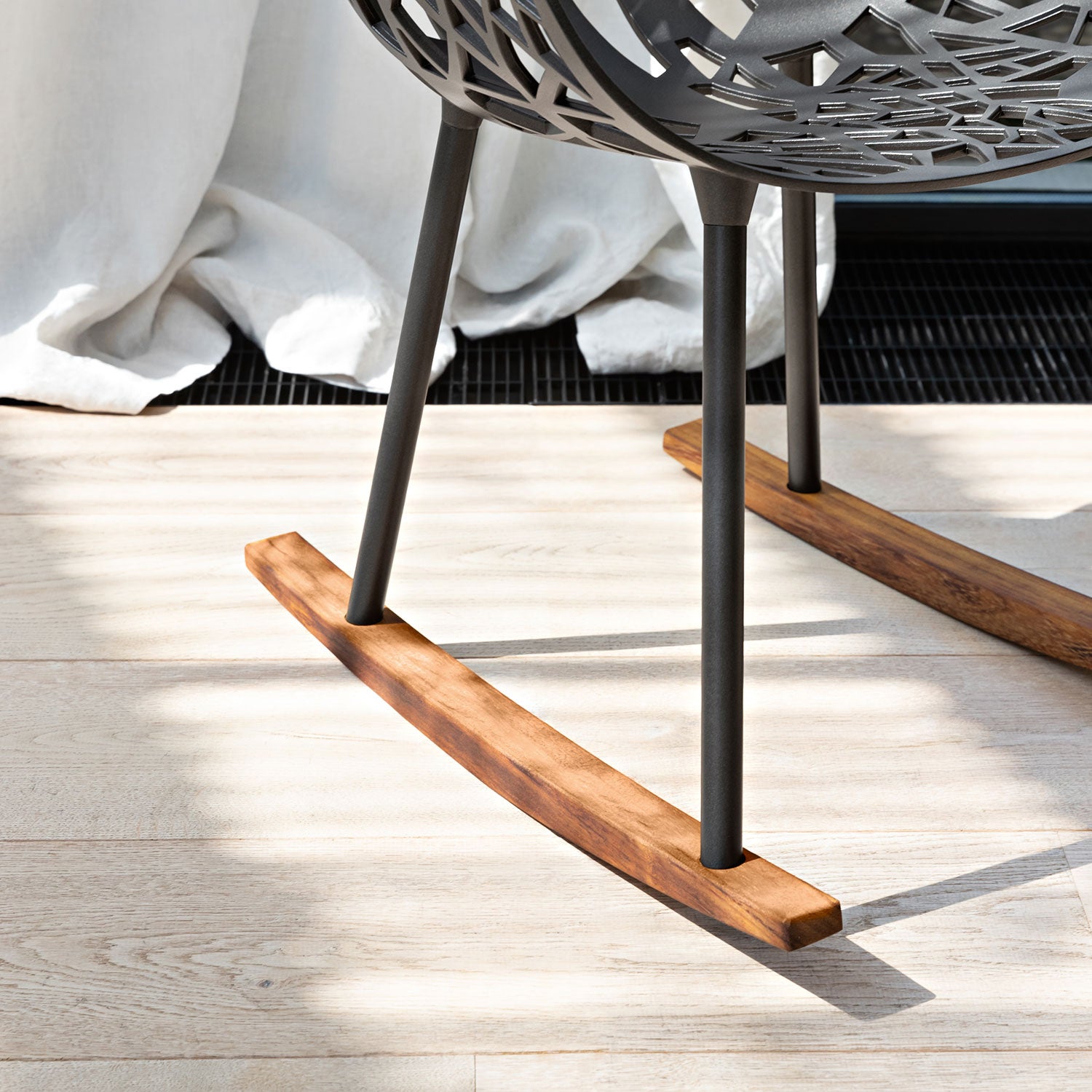 Forest Gyngestol Iroko/White